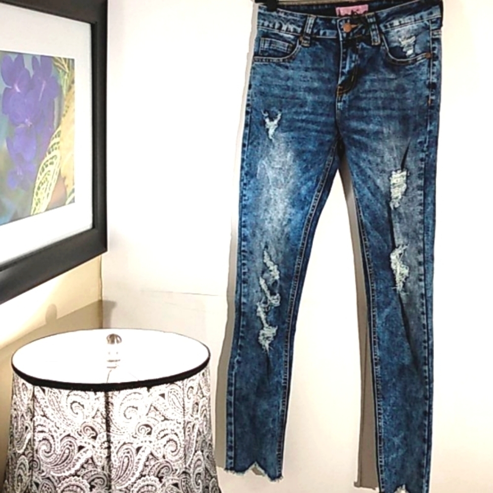 K'S MORE INTERNATIONAL NWT DISTRESSED RAW HEM SKINNY JEANS SIZE 1 JUNIORS